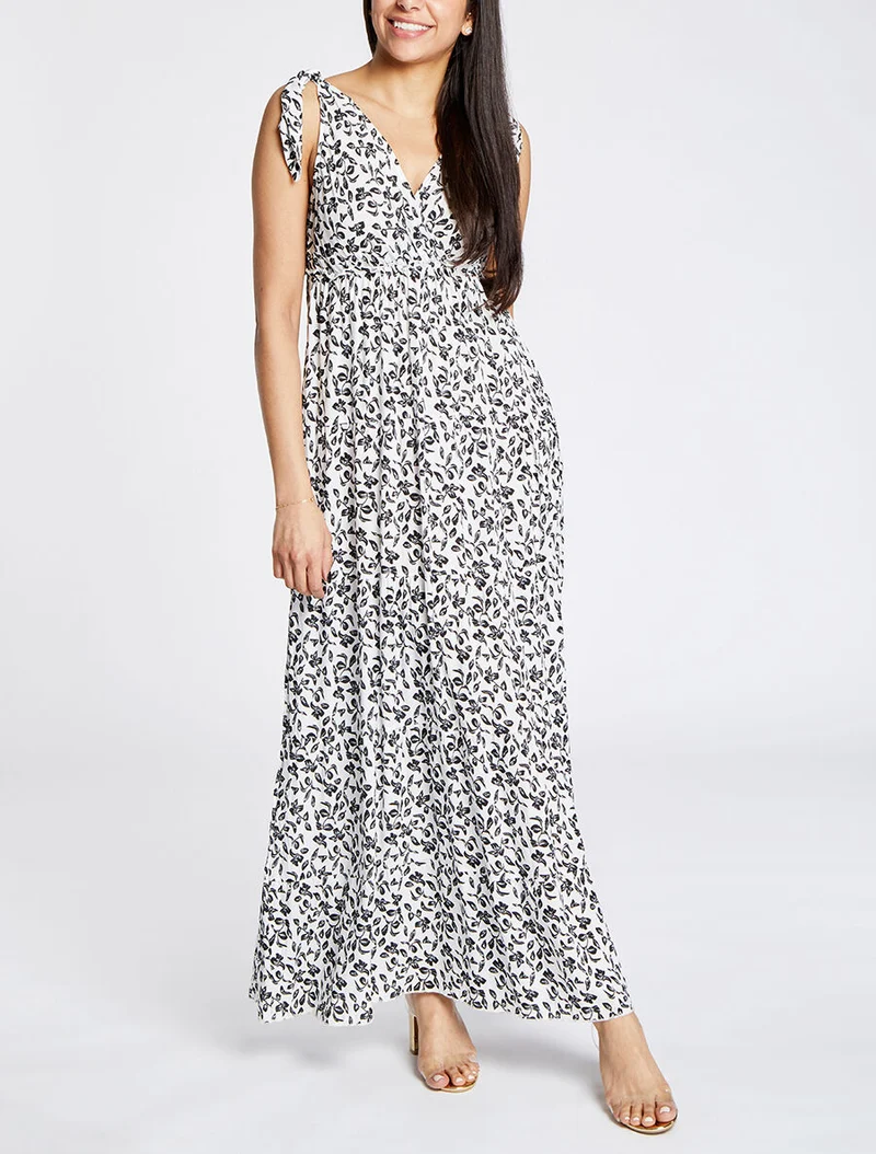 Langes Kleid mit Blattdruck - Weiß