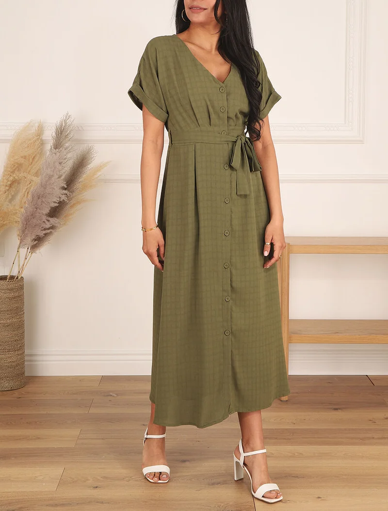 Einfarbiges langes Kleid mit Gürtel - Kaki