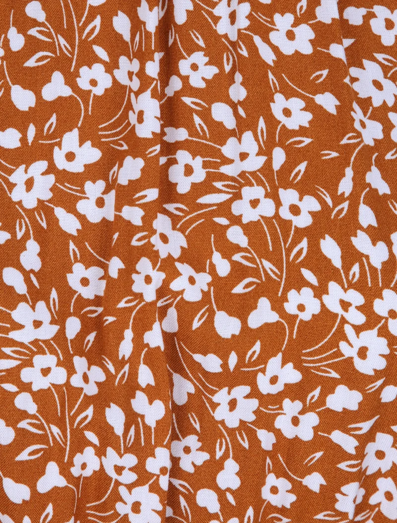 Tailliertes Kleid mit kleinen Blumenmuster und amerikanischem Kragen - Kamel