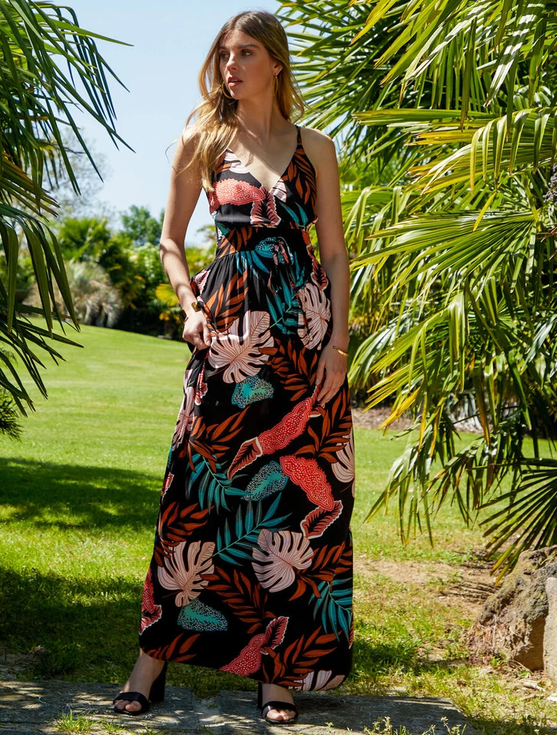 Langes Empire-Kleid mit tropischem Pflanzenmuster und Trägern - Schwarz