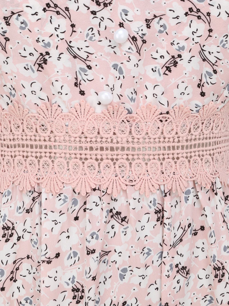 Langes Kleid mit kleinen Blumen und dekorativen Knöpfen bedruckt - Rose