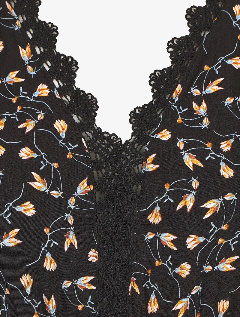Kleid mit kleinem Blumenmuster und doppelten Ärmeln - Schwarz