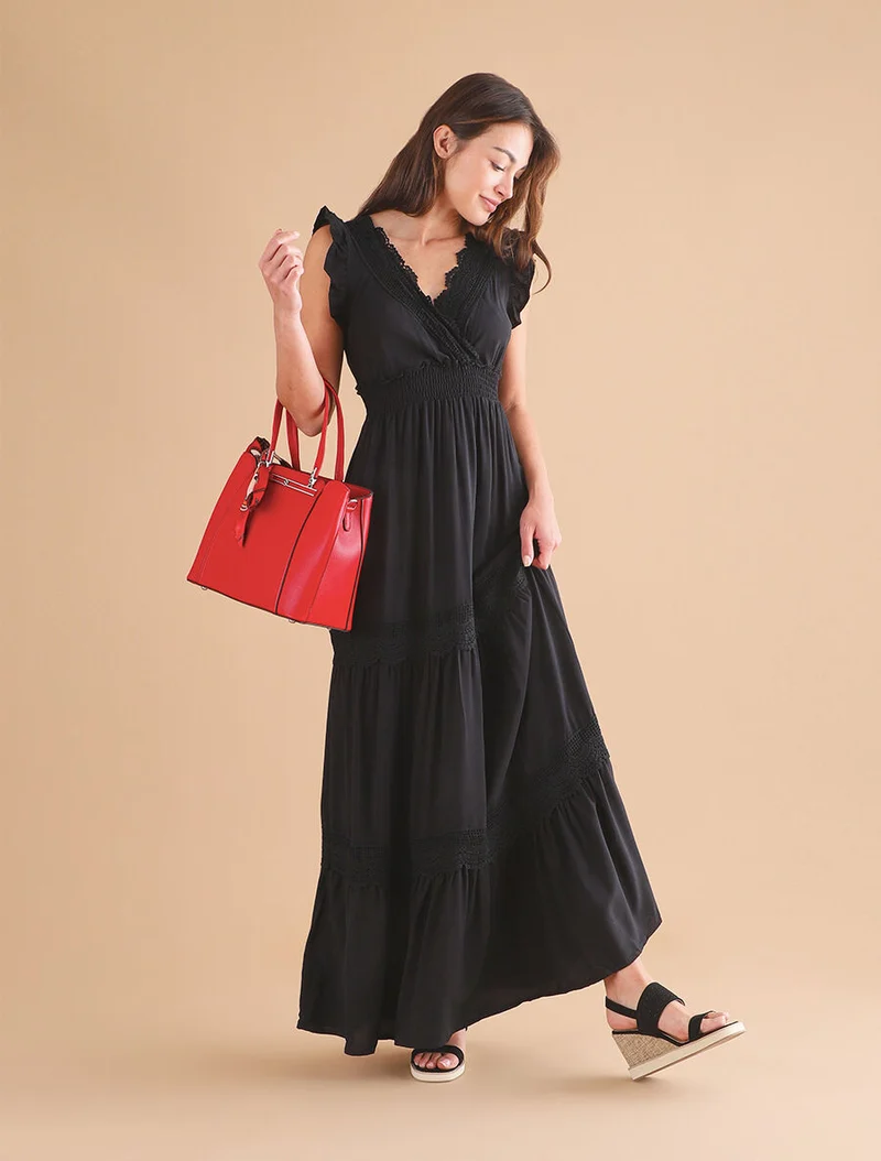 Langes, einfarbiges, durchbrochenes Kleid - Schwarz