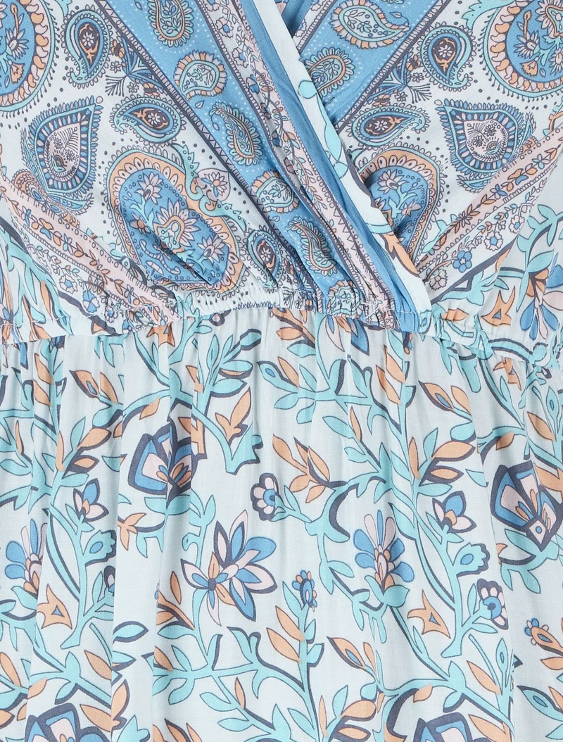 Kleid mit Schaldruck und Rüschenärmeln - Himmelblau