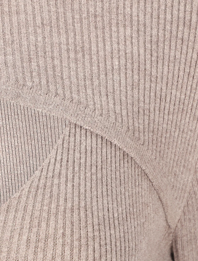 Geripptes Midikleid mit ausgeschnittenem Dekolleté - Maulwurf