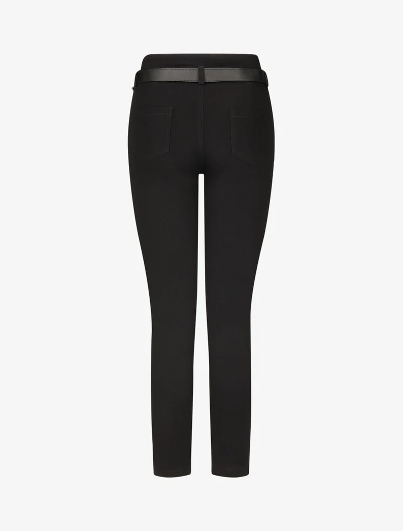 Skinny-Hose mit 2 Knöpfen und Gürtel - Schwarz