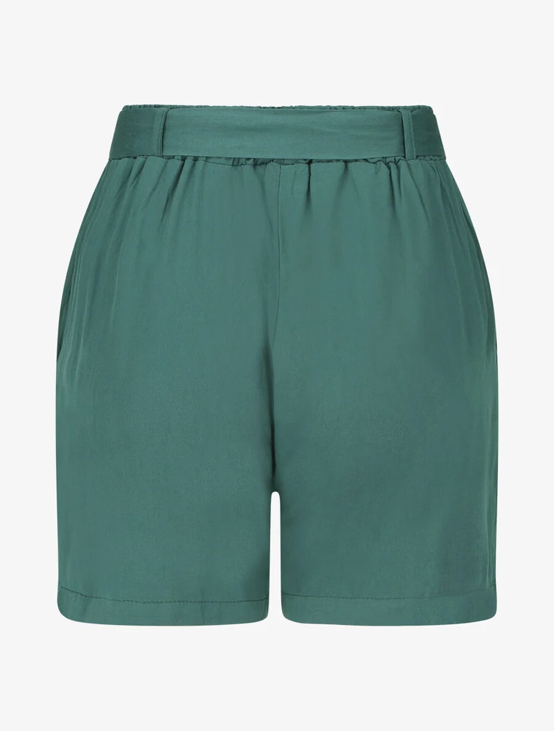Fließende einfarbige Shorts mit Gürtel. - Grün