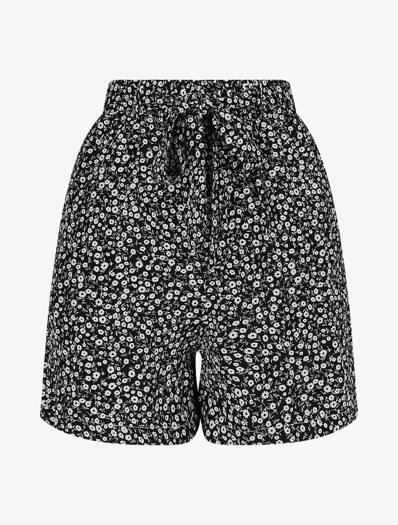 Bedruckte fließende Shorts mit Blumenmuster und Gürtel - Schwarz
