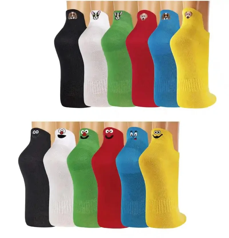 3 Paar Sneaker Socken mit hochgezogener Ferse und Stickerei Unisex bunt schwarz