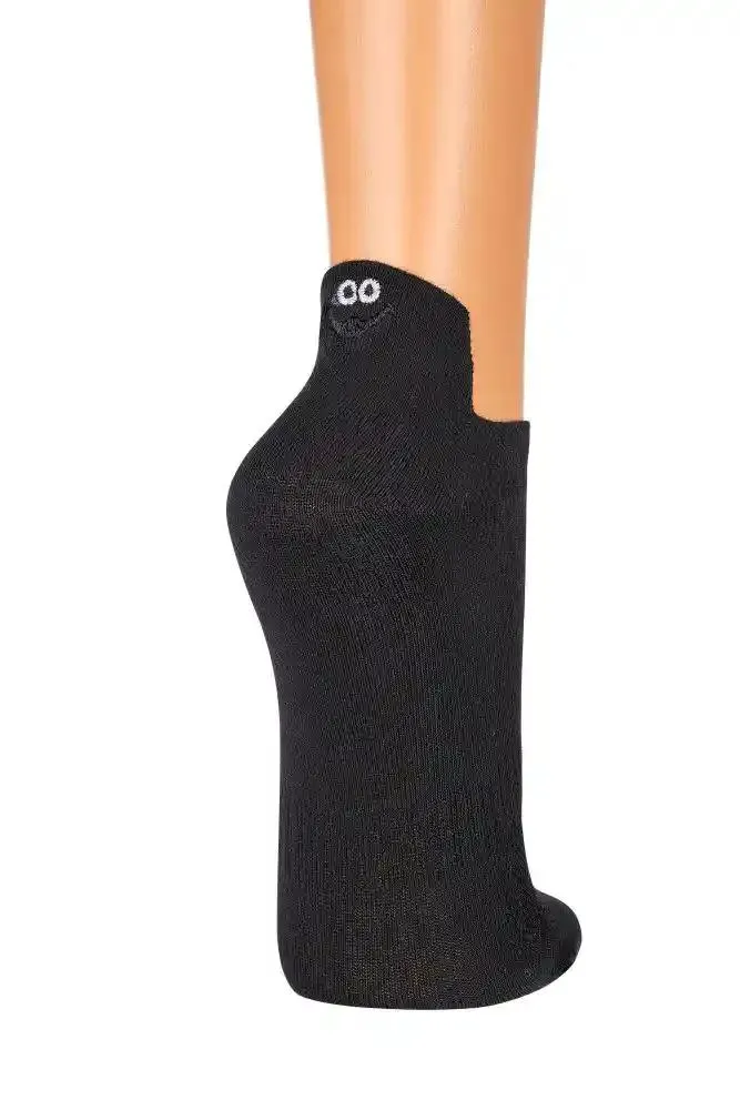 3 Paar Sneaker Socken mit hochgezogener Ferse und Stickerei Unisex bunt schwarz