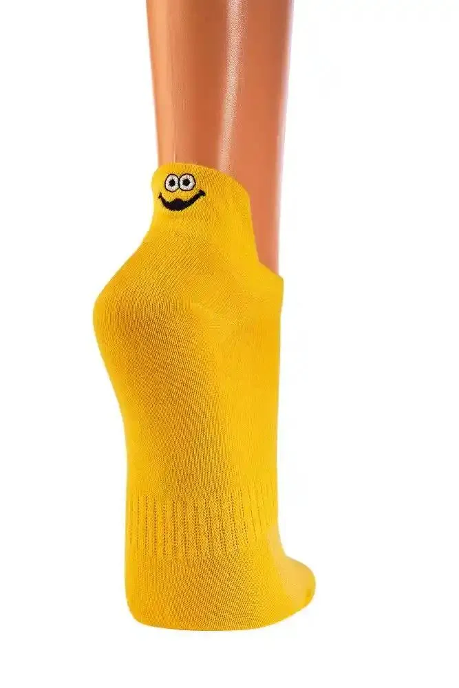 3 Paar Sneaker Socken mit hochgezogener Ferse und Stickerei Unisex bunt schwarz