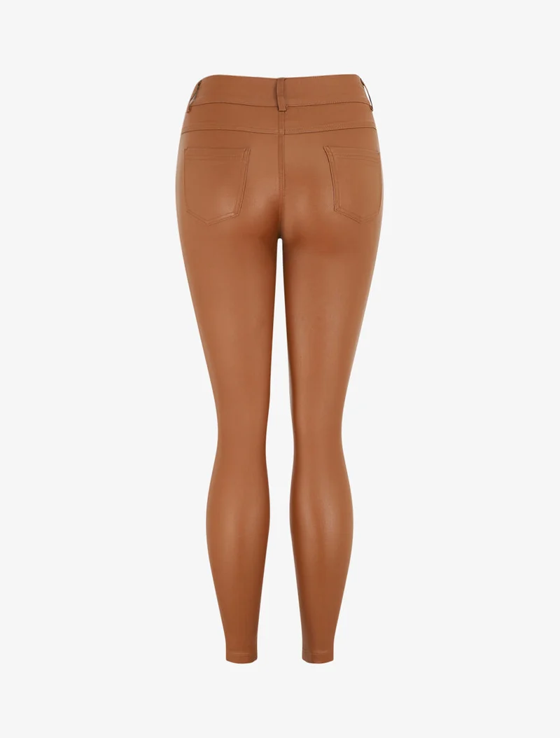 Hose mit hoher Taille in Kunstleder - Kamel