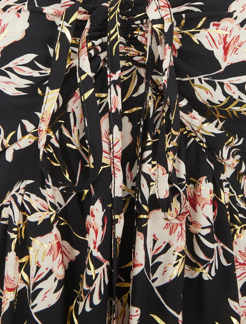 Langes ausgestelltes Kleid mit schimmerndem Blumenmuster und Trägern. - Schwarz