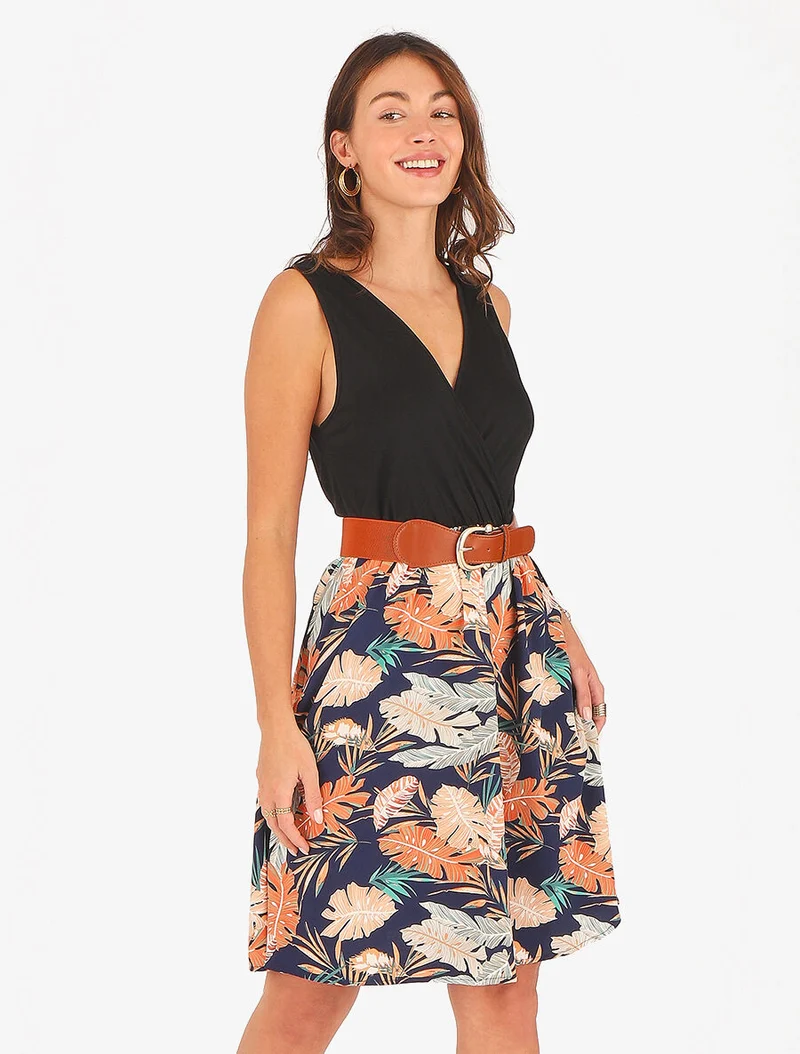 Knielanges ausgestelltes Kleid mit Tropendruck - Marine