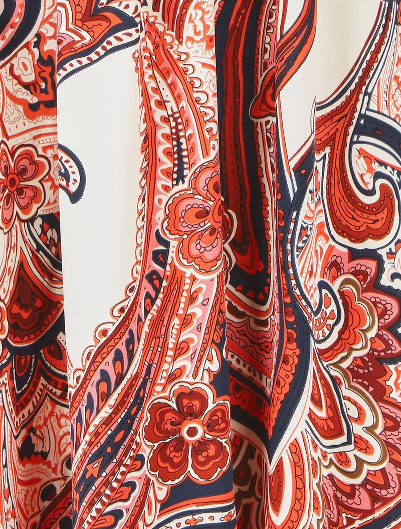 Langärmeliges Kleid mit Paisley-Muster. - Rot