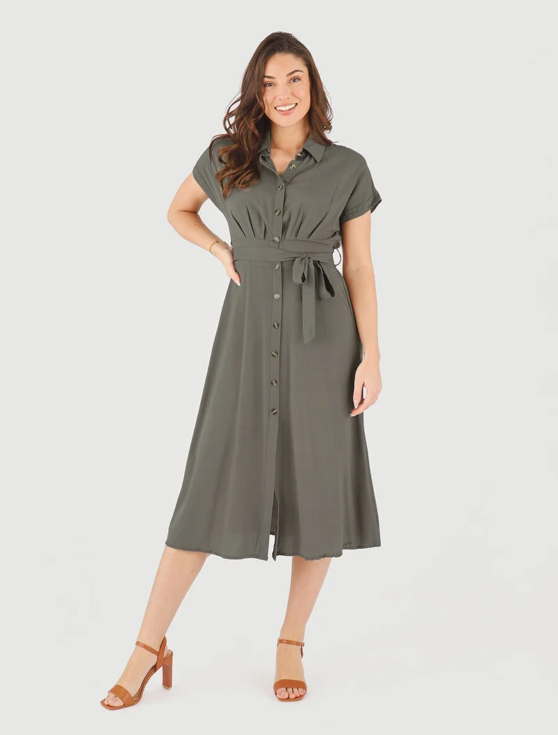 Langes, ausgestelltes, einfarbiges Hemdkleid - Kaki