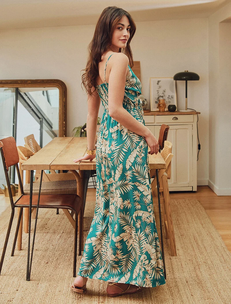 Langes Kleid mit Blätterdruck - Entenblau