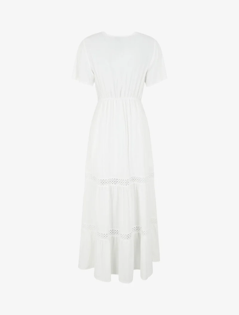 Langes, ausgestelltes Kleid mit Einsätzen aus durchbrochener Spitze - Weiß