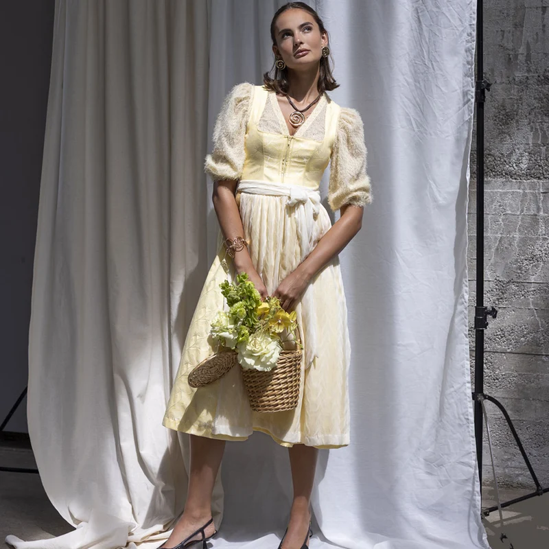Madame Marie Dirndl Zarienne Pina Colada Reißverschluss 75cm