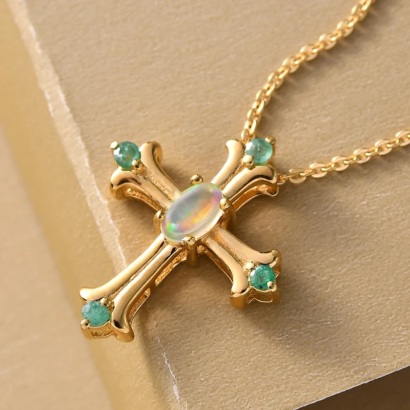 Natürlicher, äthiopischer Opal und Smaragd Kreuz-Anhänger mit Kette, ca. 40 cm, 925 Silber vergoldet ca. 0,22 ct