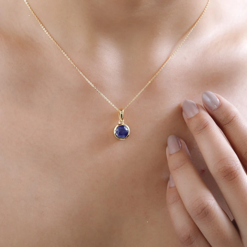 Masoala Saphir (Fissure gefüllt) Anhänger mit Kette, 925 Silber Gelbgold Vermeil ca. 2.88 ct