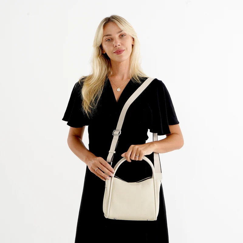 Echtleder-Crossbody-Tasche mit verstellbarem Schulterriemen und Reißverschlussfächern, 24x12x20cm, Beige