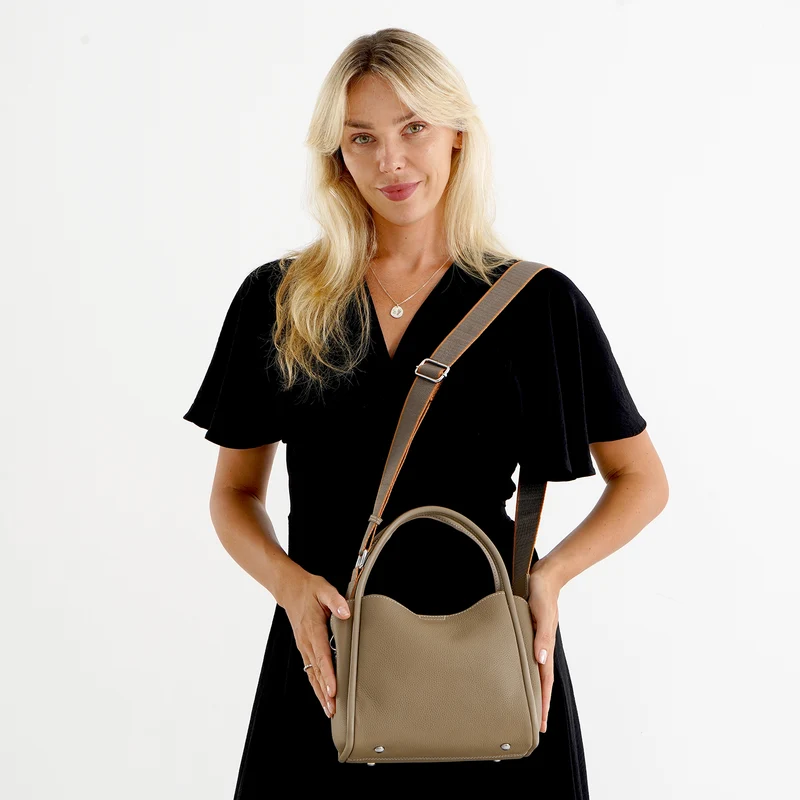 Echtleder-Crossbody-Tasche mit verstellbarem Schulterriemen und Reißverschlussfächern, 24x12x20cm, Beige