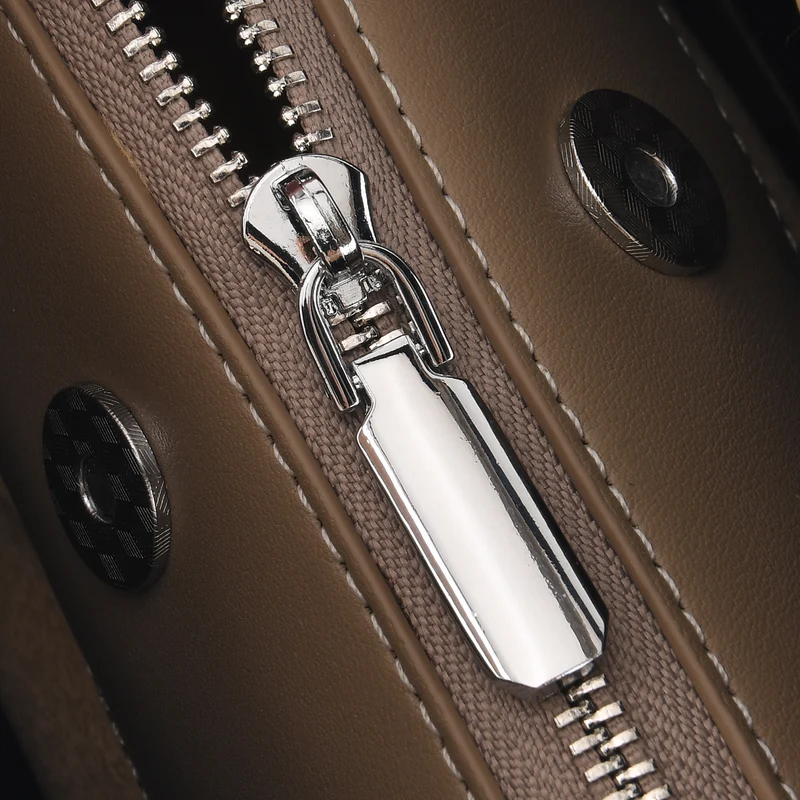 Echtleder-Crossbody-Tasche mit verstellbarem Schulterriemen und Reißverschlussfächern, 24x12x20cm, Beige
