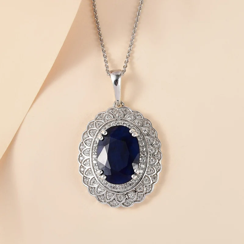 Diffundierter blauer Saphir und weißer Zirkon-Anhänger mit Kette, 925 Silber platiniert ca. 7.45 ct