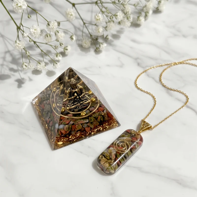 2-teiliges Edelstein-Set mit Unakit-Anhänger und Kette, Deko-Pyramide, 316L Edelstahl, goldfarben, ca. 20.00 ct