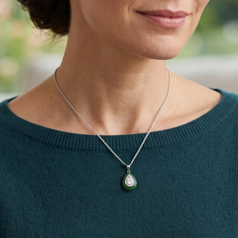 D'Joy Moissanit und gefärbter grüner Jade Anhänger mit 45cm Kette, 925 Silber rhodiniert - 8,60 ct.