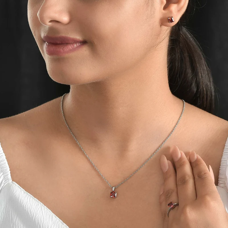 3er Set - Roter Diopsid Zirkonia Anhänger mit Kette, Ring und Ohrringe (Größe 21.00), Edelstahl