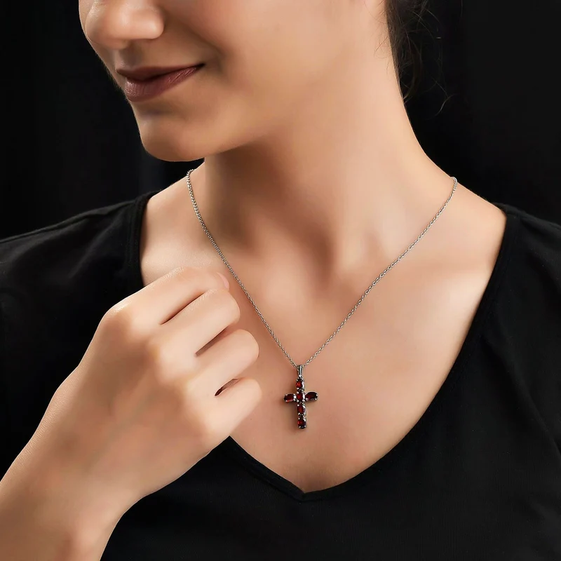Roter Granat Kreuz-Anhänger, Edelstahl ca. 3.36 ct