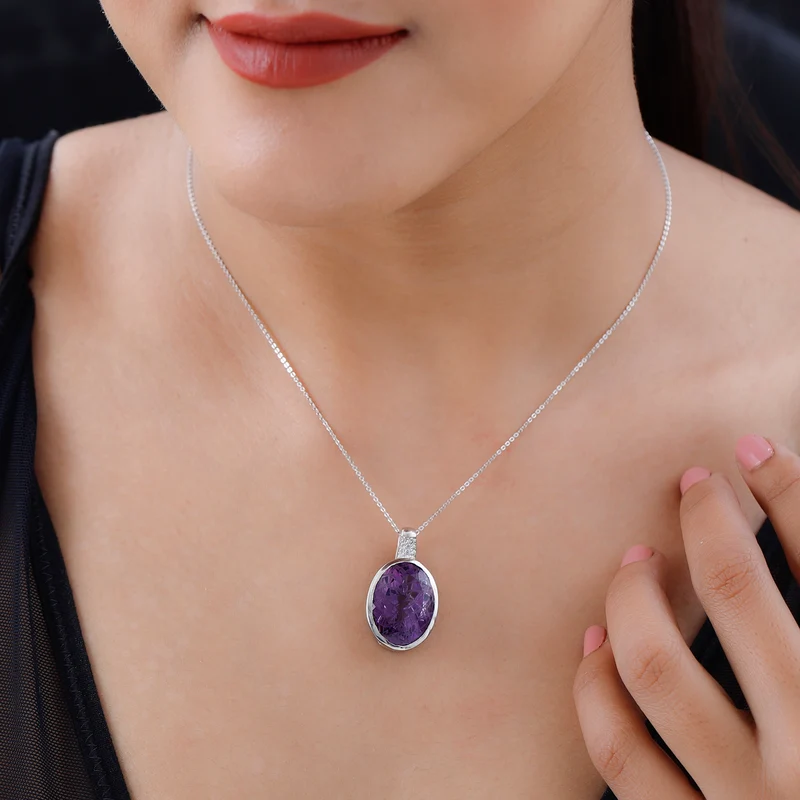 Rose de France Amethyst und weißer Zirkon Anhänger mit Kette, 925 Silber platiniert ca. 17.08 ct