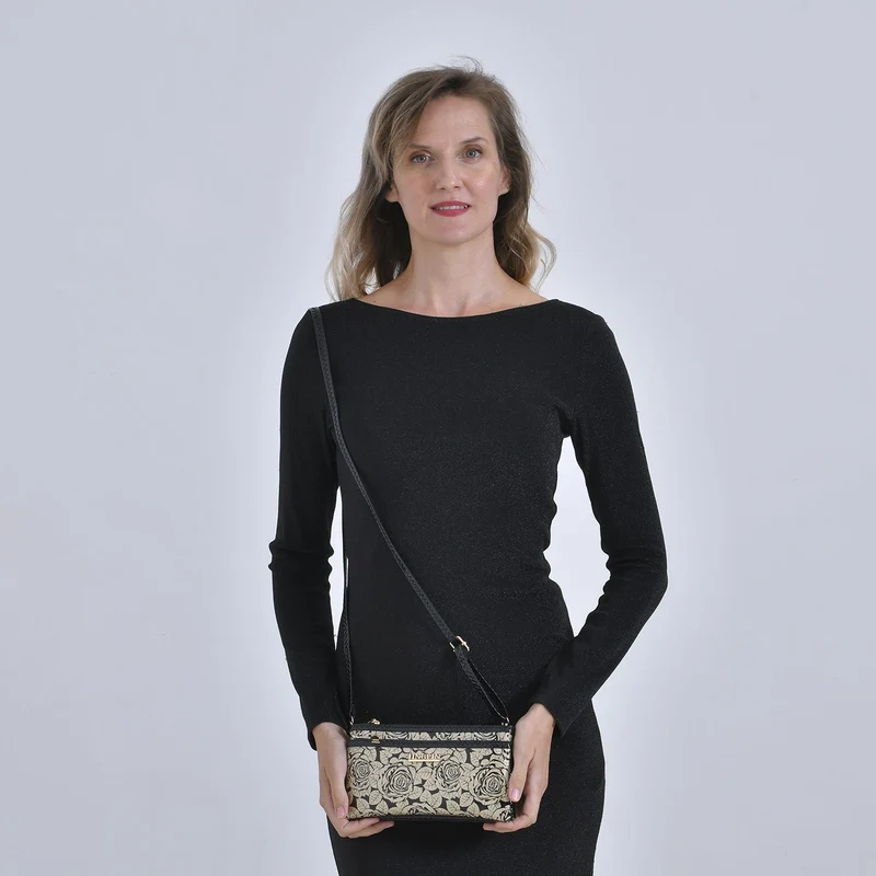 Sling Crossbody Bag, Stylische Silber-Umhängetasche, 3 Reißverschlussfächer, Vielseitiger 130 cm Gurt, PU-Außenseite, 100% Polyester-Futter, Kompakte Größe 22x12 cm, Silber