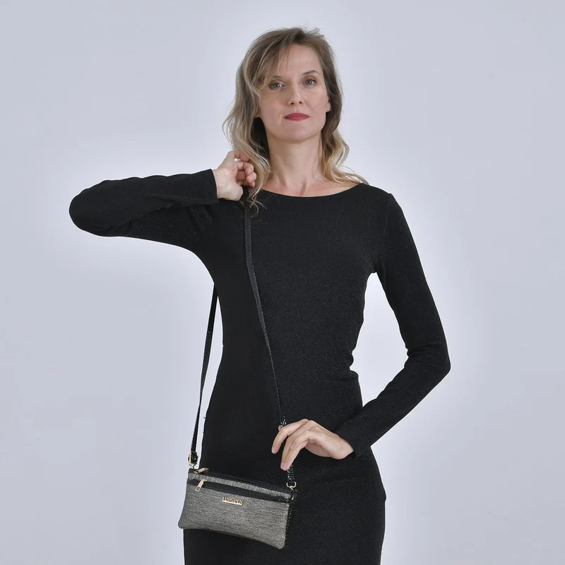 Sling Crossbody Bag, Stylische Silber-Umhängetasche, 3 Reißverschlussfächer, Vielseitiger 130 cm Gurt, PU-Außenseite, 100% Polyester-Futter, Kompakte Größe 22x12 cm, Silber