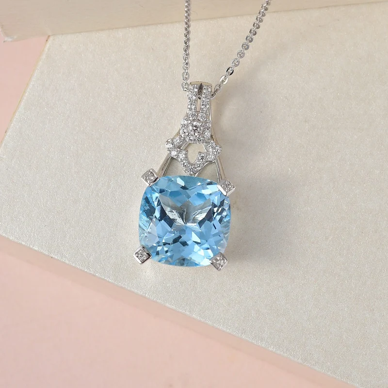 GP Bella Italia Kollektion - Himmelblaues Topas, weißes Zirkon Anhänger mit Kette , 925 Silber platiniert ca. 8.76 ct