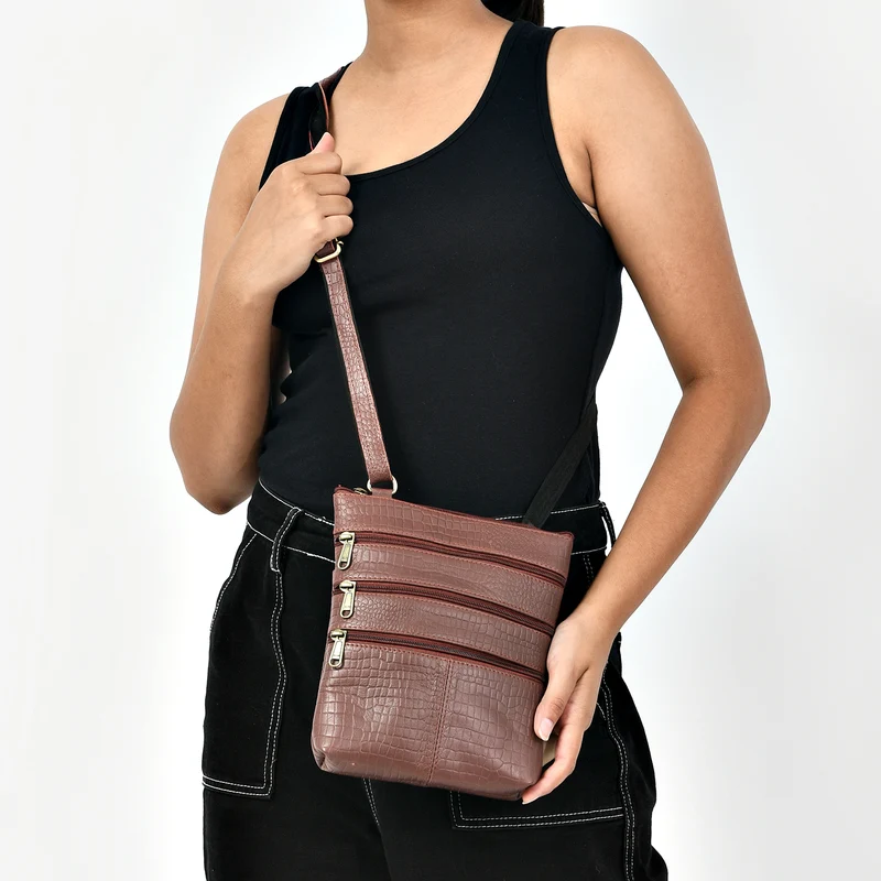 CLOSE OUT - Echtleder Crossbody Tasche mit Kroko Prägung, Multi-Fächer, 20 x 24 cm, Cognac