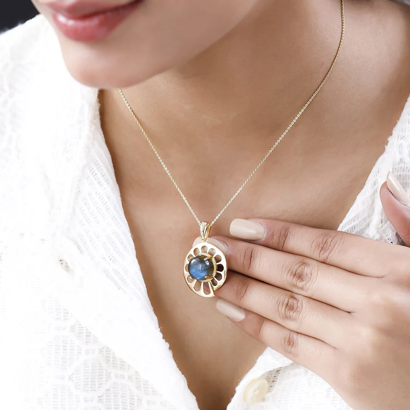 GP Bella Italia Kollektion - Labradorit, Kanchanaburi Blauer Saphir Anhänger mit Kette, 925 Silber Gelbgold Vermeil ca. 5.59 ct