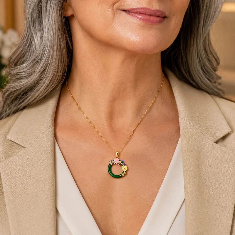 JARDIN KOLLEKTION D'Joy gefärbte grüne Jade, rosa und gelbe Perlmutt Anhänger mit 45cm Kette, 925 Silber vergoldet - 6,35 ct.