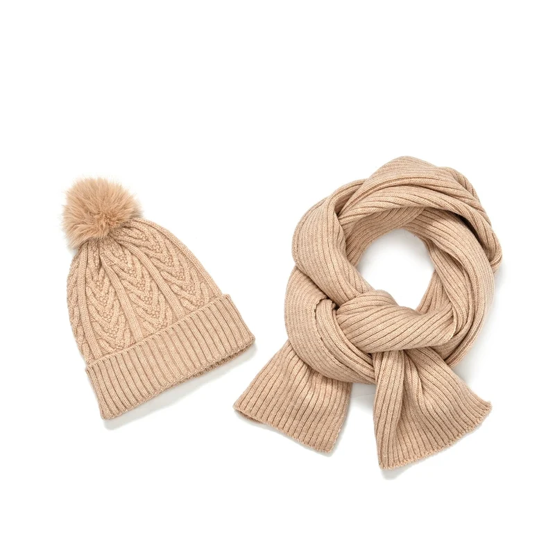 Scarf /hat Material:22% polyester 26% nylon 52% Acrylic size : Hat: 20cmX21cm Scarf: 180cmX29cm weight:350 gColor:khaki