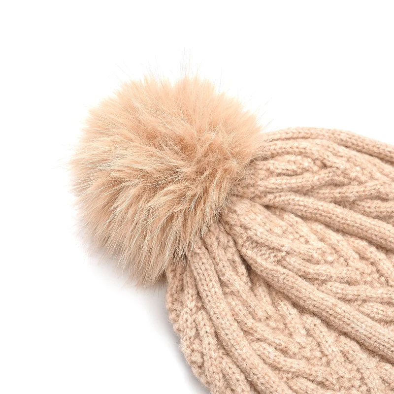 Scarf /hat Material:22% polyester 26% nylon 52% Acrylic size : Hat: 20cmX21cm Scarf: 180cmX29cm weight:350 gColor:khaki