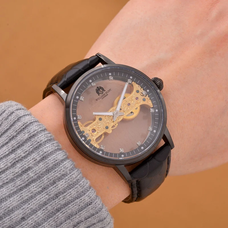 William Hunt Automatik-Uhr, Edelstahlgehäuse, Hohles Zifferblatt mit weißen Kristallen, rosa Lederarmband, 5ATM wasserdicht
