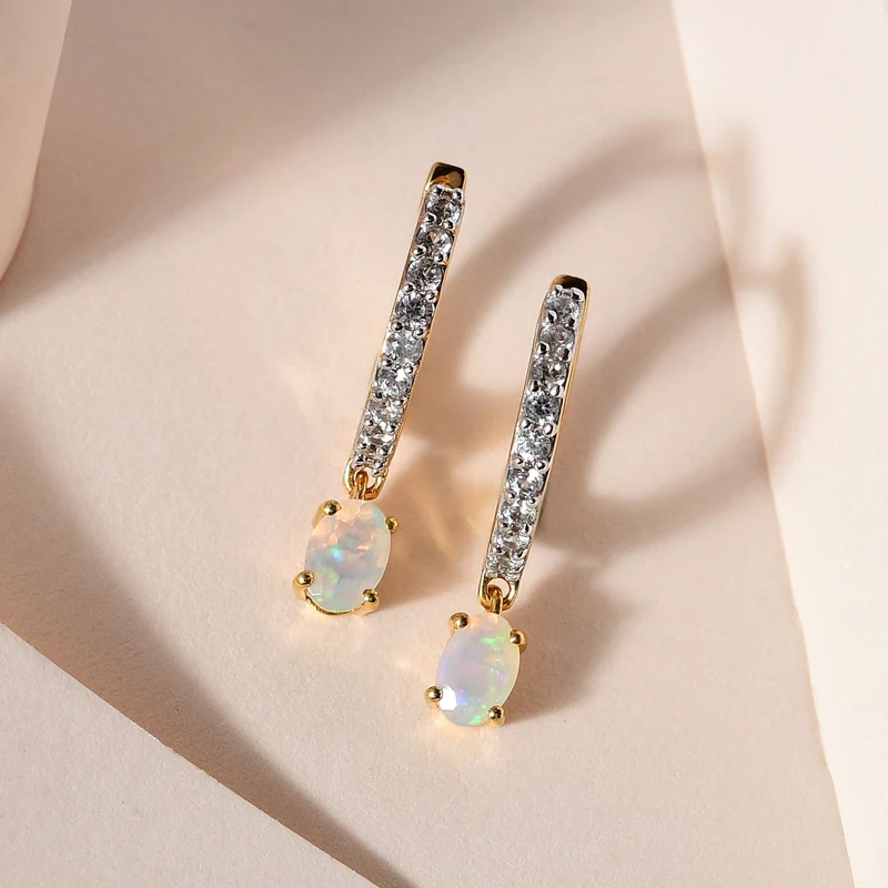 Natürlicher, äthiopischer Welo Opal, weißer Zirkon Ohrringe, 925 Silber vergoldet ca. 1.31 ct