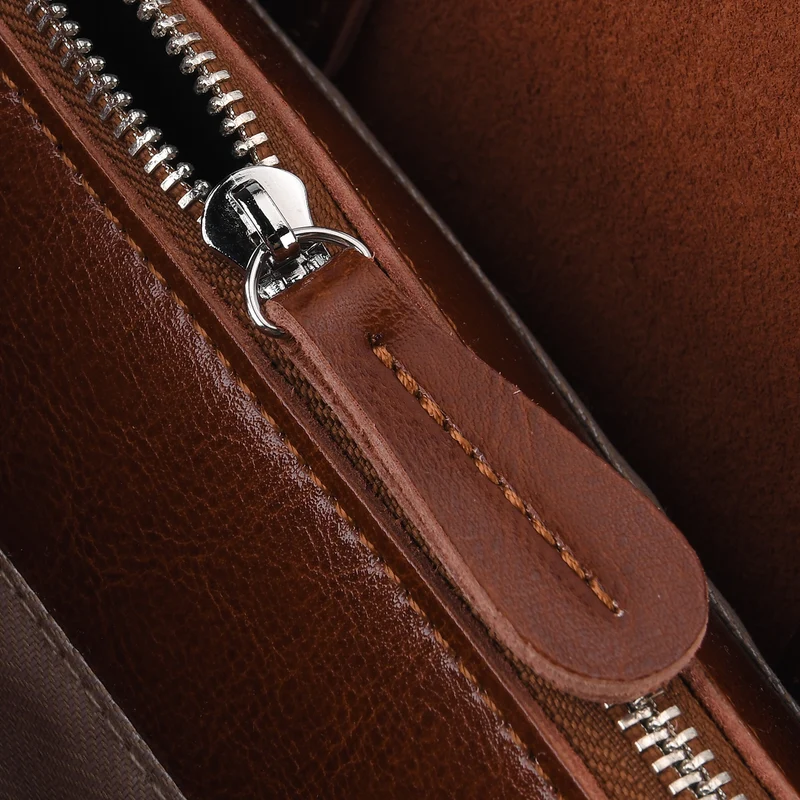 Henkeltasche aus Echtleder mit Krokoprägung, Schulterriemen und Reißverschlussfach, 33x12x28cm, Grau
