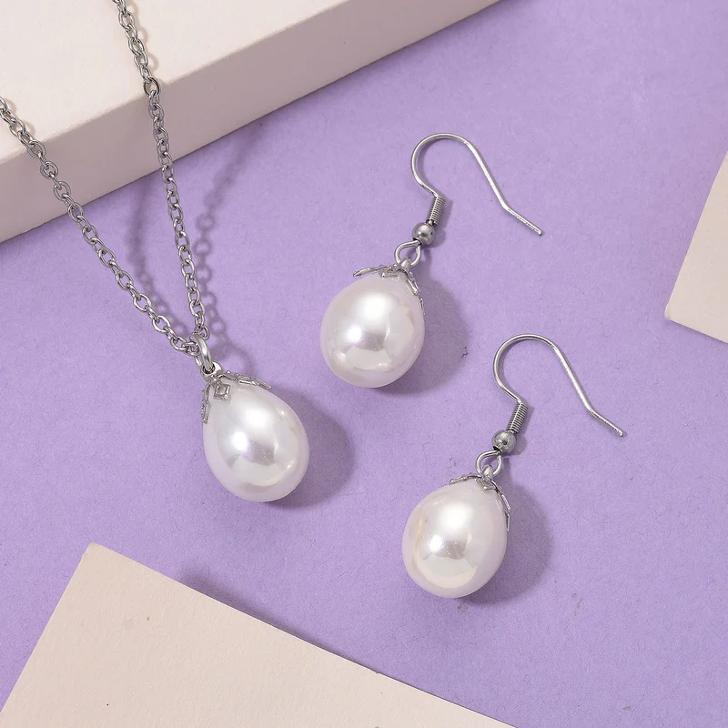 3er Set - Goldene Muschelkernperle Anhänger mit Kette und Ohrringe, Messing und Edelstahl