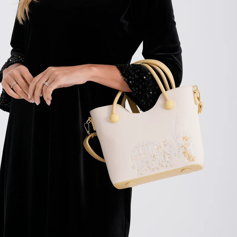 Kunstleder-Handtasche mit Tragegriffen und Umhängeriemen, florales Detail, Reißverschlussfächer, 30x22x11 cm, Gelb/Creme
