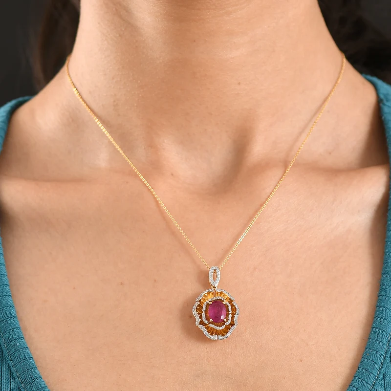 D'Joy - Liebe in Blüte Afrikanischer Rubin (Fissure gefüllt), Weißer Zirkon Anhänger mit Kette, ca. 50 cm 925 Silber 750 Gelbgold Vermeil ca. 3.59 ct