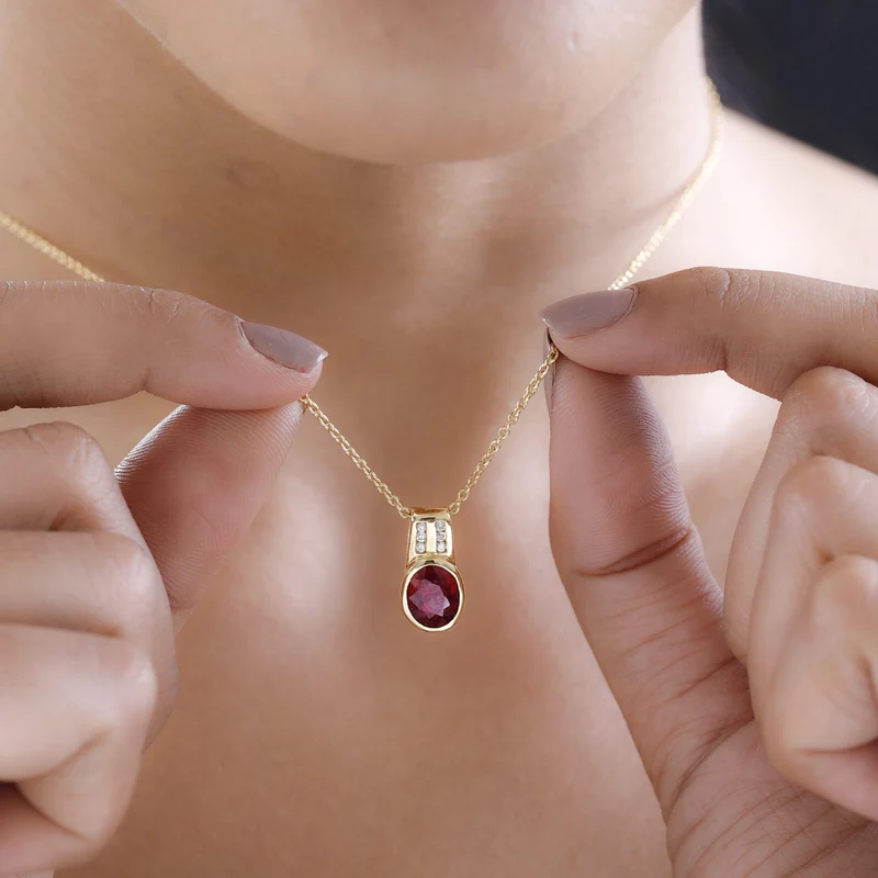 Afrikanischer Rubin (Fissure gefüllt), Weißer Zirkon Schmuckset 925 Silber vergoldet ca. 2.41 ct
