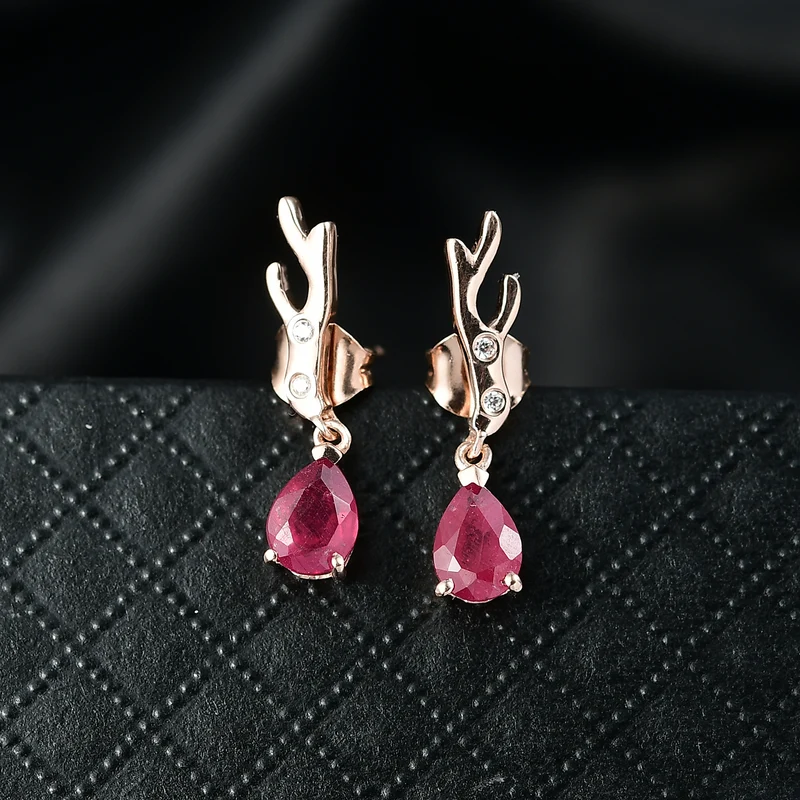 D'Joy Afrikanischer Rubin (Fissure gefüllt), Weißer Zirkon Ohrringe 925 Silber 750 rosévergoldet ca. 2.06 ct